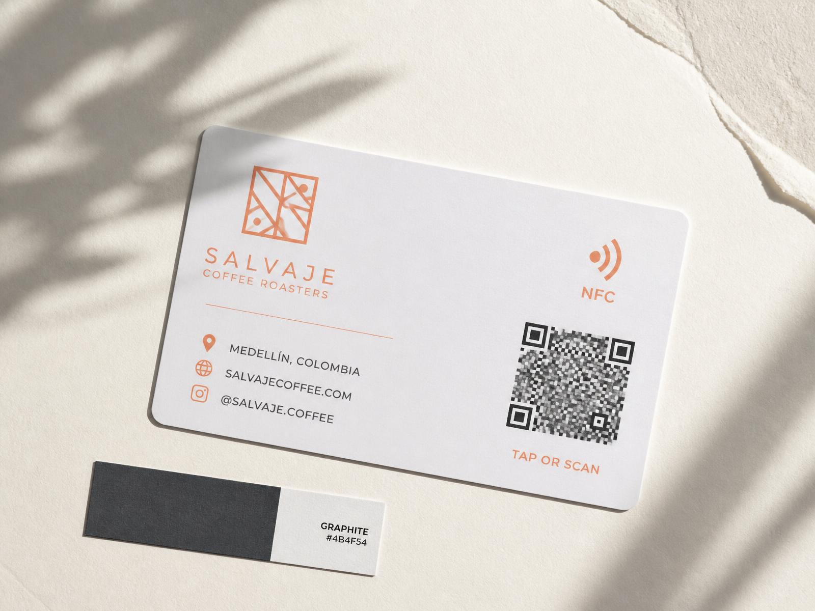 Tarjeta NFC blanca personalizada para un negocio